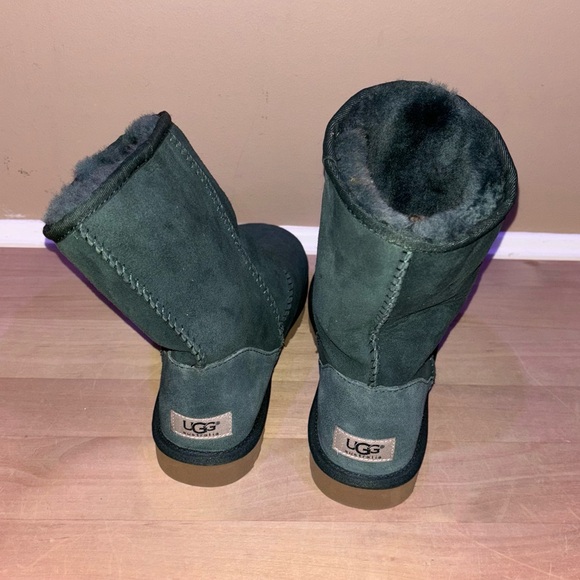 NWOT UGG Classic Short Boots - Hunter Green - Picture 3 of 4